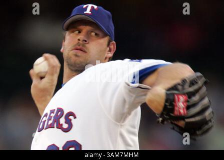 8 avril 2006 - États-Unis - Kevin Millwood (33) lance le lanceur des Texas Rangers contre les Tigers de Detroit lors de la première manche contre les Texas Rangers. Les Tigers ont battu les Rangers, 7-0, à Ameriquest Field à Arlington, Texas, le samedi 8 avril 2006. (Tom Pennington/Fort Worth Star-Telegram/KRT) (image crédit : © Tom Pennington/mct/ZUMAPRESS.com) Banque D'Images