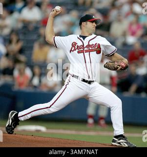 13 avril 2006 - É.-U. - le lanceur des Braves d'Atlanta, Kyle Davies, laisse aller lors de la première manche contre les Phillies de Philadelphie au Turner Field à Atlanta, en Géorgie, le jeudi 13 avril 2006. (Bob Snow/Macon Telegraph/KRT) (crédit image : © Bob Snow/mct/ZUMAPRESS.com) Banque D'Images