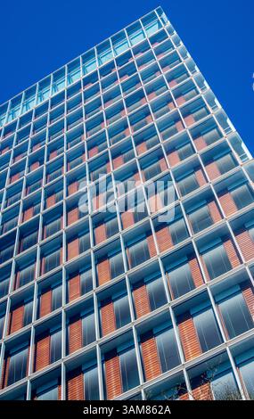 Immeuble de bureaux moderne de grande hauteur Banque D'Images