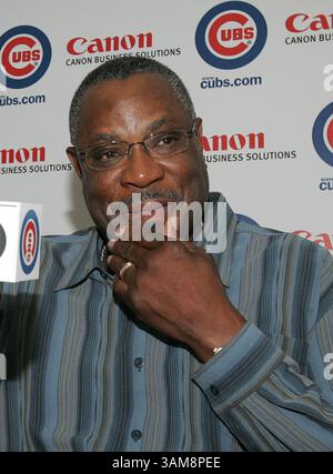 2 octobre 2006 - É.-U. - Dusty Baker s'entretient avec les médias lundi après-midi à Wrigley Field à Chicago, Illinois, le 2 octobre 2006. Baker a été officiellement libéré par les Cubs après quatre ans en tant que manager. (Phil Velasquez/Chicago Tribune/MCT) (crédit image : © Phil Velasquez/mct/ZUMAPRESS.com) Banque D'Images