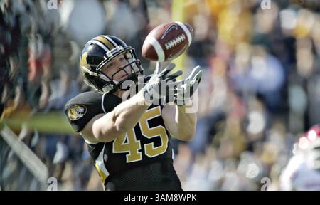 28 octobre 2006 - États-Unis - Missouri Tight End Chase Coffman laisse tomber une réception de touchdown sûre dans le premier quart-temps contre l'Oklahoma. Oklahoma a battu le Missouri, 26-10, à Columbia, Missouri, samedi, 28 octobre 2006. (Jim Barcus/Kansas City Star/MCT) (image crédit : © Jim Barcus/mct/ZUMAPRESS.com) Banque D'Images