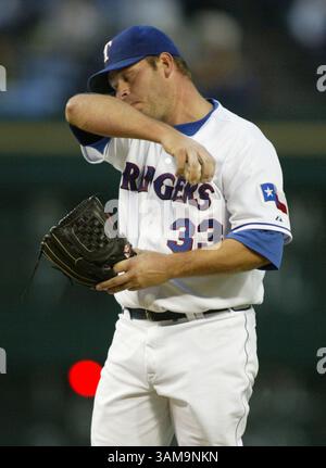 7 avril 2007 - États-Unis - Kevin Millwood (33) lance le lanceur des Texas Rangers contre les Red Sox de Boston, samedi 7 avril 2007, au Rangers Ballpark à Arlington, Texas. (Brian Lawdermilk/Fort Worth Star-Telegram/MCT) (image crédit : © Brian Lawdermilk/mct/ZUMAPRESS.com) Banque D'Images