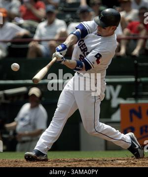 14 mai 2007 - États-Unis - Hank Blalock des Texas Rangers se connecte en quatrième manche contre les Angels de Los Angeles. Les Angels battent les Rangers, 7-2, au Rangers Ballpark à Arlington, Texas, le lundi 14 mai 2007. (Stewart F. House/Fort Worth Star-Telegram/MCT) (image crédit : © Stewart F. House/mct/ZUMAPRESS.com) Banque D'Images