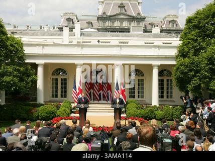 17 mai 2007 - États-Unis - le premier ministre britannique sortant Tony Blair et le président américain George W. Bush prennent la parole dans la roseraie de la Maison Blanche le jeudi 17 mai 2007, à Washington, DC. (George Bridges/MCT) (image crédit : © George Bridges/mct/ZUMAPRESS.com) Banque D'Images