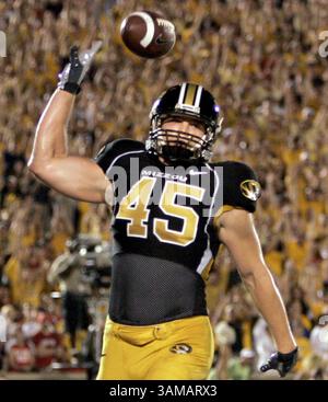 6 octobre 2007 - États-Unis - Missouri Tight End Chase Coffman retourne le football après une réception de touchdown dans le premier quart-temps contre le Nebraska le samedi 6 octobre 2007, à Columbia, Missouri. (Jim Barcus/Kansas City Star/MCT) (image crédit : © Jim Barcus/mct/ZUMAPRESS.com) Banque D'Images