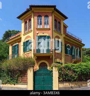 belle villa sur la colline aventine, l'une des sept célèbres collines de la rome antique a été construite à rome, en italie Banque D'Images