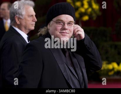 22 février 2009 - Hollywood, Californie, U. S - L'acteur Philip Seymour Hoffman, lauréat d'un Academy Award, a été retrouvé mort d'une overdose apparente de drogue par un associé peu après 11h30 heure de l'est dans son appartement de Greenwich Village à New York le dimanche 2 février 2014. DOSSIER : Philip Seymour Hoffman arrive à la 81e cérémonie annuelle des Academy Awards au Kodak Theatre à Hollywood, Californie, le dimanche 22 février 2009. ADRIAN SANCHEZ-GONZALEZ/PI (crédit image : © Prensa Internacional/ZUMAPRESS.com) Banque D'Images