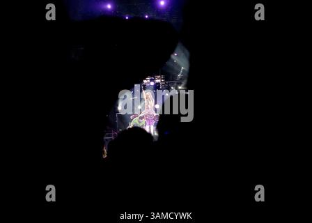 27 novembre 2007 - Miley Cyrus joue le rôle de Hannah Montana au Hannah Montana/Miley Cyrus Best of Both Worlds Tour au Charlotte Bobcats Arena à Charlotte, Caroline du Nord, le mardi 27 novembre 2007. (Dana Romanoff/Charlotte observer/MCT) (crédit image : © Dana Romanoff/MCT/ZUMAPRESS.com) Banque D'Images