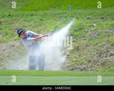 9 mai 2014 - Ponte Vedra Beach, FL, U. S : Jason Dufner sort du bunker du fairway le #7 lors de la deuxième ronde de golf du Championnat des joueurs à TPC Sawgrass à Ponte Vedra Beach, FL(image crédit : © Romeo Guzman/Cal Sport Media/ZUMAPRESS.com) Banque D'Images