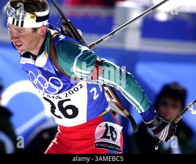 8 FÉV. 2002 - ÉTATS-UNIS - KRT SPORT STORY SLUGGED : OLY-BIATHLON KRT PHOTOGRAPHIE PAR JOHN DOMAN/ST. PAUL PIONEER PRESS (11 février) MIDWAY, UT-- Ole Einar Bjoerndalen de Norvège se dirige vers l'arrivée après avoir terminé le quatrième tir du biathlon individuel 20K masculin lundi 11 février 2002, aux Jeux Olympiques d'hiver de 2002. Bjoerndalen a terminé premier. (SP) BL NC KD 2002 (Horiz) (lde) (crédit image : © Paul Pioneer Press/mct/ZUMAPRESS.com) Banque D'Images