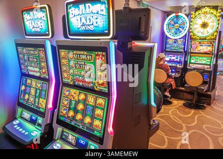 Bahamas, Norwegian Cruise Line NCL Breakaway Ship itinéraire de 11 jours des Caraïbes orientales, à bord de l'intérieur, salle de casino de jeu de jeu, Breakaway cas Banque D'Images