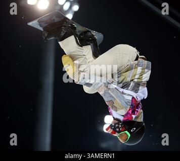 11 février 2014 - Sotchi, RUS - Shaun White, des États-Unis, participe à la demi-pipe masculine au Rosa Khutor Extreme Park pendant les Jeux olympiques d'hiver à Sotchi, Russie, le mardi 11 février 2014. (Crédit image : © Brian Cassella/MCT/ZUMAPRESS.com) Banque D'Images