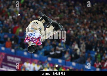 11 février 2014 - Sotchi, RUS - Shaun White, des États-Unis, participe à la demi-pipe masculine au Rosa Khutor Extreme Park pendant les Jeux olympiques d'hiver à Sotchi, Russie, le mardi 11 février 2014. (Crédit image : © Brian Cassella/MCT/ZUMAPRESS.com) Banque D'Images