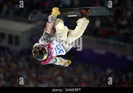 11 février 2014 - Sotchi, RUS - Danny Davis, des États-Unis, participe à la demi-pipe masculine au Rosa Khutor Extreme Park pendant les Jeux olympiques d'hiver à Sotchi, Russie, le mardi 11 février 2014. (Crédit image : © Brian Cassella/MCT/ZUMAPRESS.com) Banque D'Images