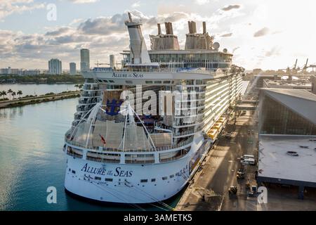 Miami Floride, Dodge Island, Port de Miami port de bateau de croisière, Biscayne Bay, Government Cut, MacArthur Causeway, Miami Beach South pointe condominiu Banque D'Images