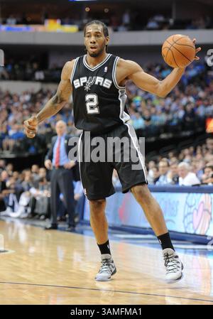 10 avril 2014 : Kawhi Leonard, attaquant des Spurs de San Antonio, #2 lors d'un match NBA entre les Spurs de San Antonio et les Mavericks de Dallas au American Airlines Center de Dallas, TX San Antonio a battu Dallas 109-100(crédit image : © Albert Pena/Cal Sport Media/ZUMAPRESS.com) Banque D'Images