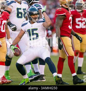 8 décembre 2013 : Jermaine Kearse (15 ans), receveur des Seahawks de Seattle, fait le premier signe descendant lors du match de football NFL entre les Seahawks de Seattle et les 49ers de San Francisco au Candlestick Park à San Francisco, CA. Les 49ers ont battu les Seahawks 19-17. Damon Tarver/Cal Sport Media(crédit image : © Damon Tarver/Cal Sport Media/ZUMAPRESS.com) Banque D'Images
