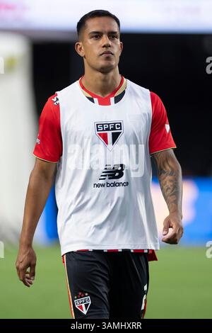 Sao Paulo, Brésil. 13 avril 2025. MorumBIS Igor Vinícius de Sao Paulo lors d'un match Brasileirao 2025 entre São Paulo et Cruzeiro à MorumBIS le 12 avril 2025 à Sao Paulo, Brésil. (Photo de Riquelve Nata/Sports Press photo) (Riquelve Nata/Sports Press photo/SPP) crédit : SPP Sport Press photo. /Alamy Live News Banque D'Images