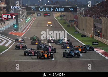 Sakhir, Bahreïn. 13 avril 2025. Départ de la course lors du Grand Prix de formule 1 de Bahreïn sur le circuit international de Bahreïn à Sakhir, Bahreïn, le 13 avril 2025. Crédit : Qian Jun/Xinhua/Alamy Live News Banque D'Images
