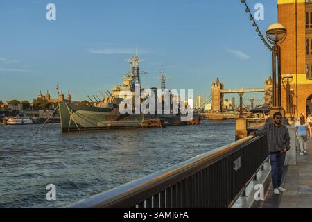 HMS Belfast et Tower Bridge, Londres, Angleterre, Grande-Bretagne, Londres, Sud de l'Angleterre, Grande-Bretagne Banque D'Images