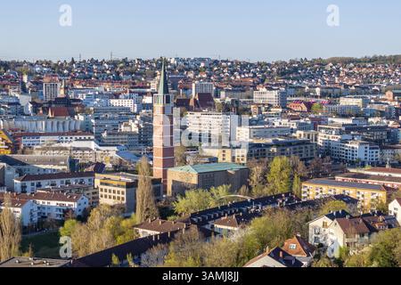 Vue sur la ville avec centre-ville et bâtiments résidentiels, vue aérienne. Pforzheim, Bade-Wuertemberg, Allemagne, Europe Banque D'Images