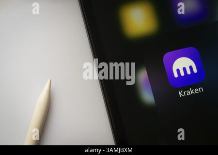 Gros plan de l'écran d'un iPad affichant l'application Kraken Banque D'Images