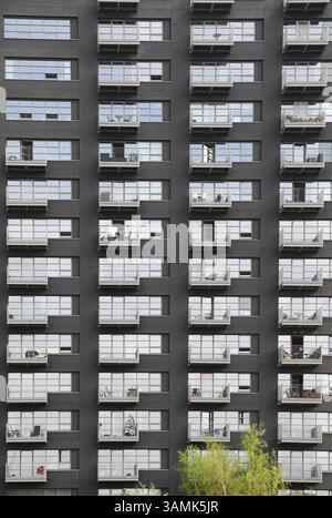 Gros plan d'immeubles d'appartements sur London City Island, un nouveau développement résidentiel sur Bow Creek, Canning Town, Londres, Royaume-Uni. Banque D'Images