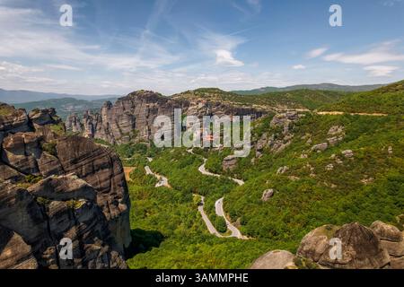 Vue aérienne du monastère Saint de Rousanos dans les Météores, Trikala, Thessalie, Grèce. Banque D'Images