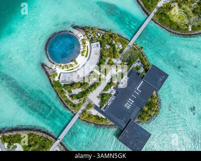 Malè, Maldives - 21 décembre 2023 : vue aérienne du Ritz Carlton Luxury Hotel and Resort sur l'île de Fari, Maldives. Banque D'Images