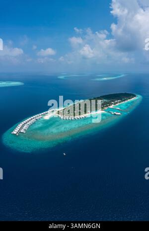 Dhigurah, Maldives - 09 décembre 2023 : vue aérienne de la résidence Amilla, un complexe de luxe sur les archipels des Maldives. Banque D'Images