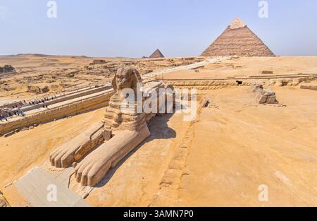 Vue aérienne de la Grande Pyramide de Gizeh et du Sphinx, Egypte. Banque D'Images