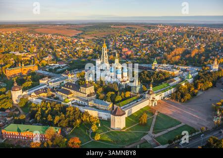 Vue aérienne de la Trinité Lavra de composés Sergius, Sergiyev Posad, Russie Banque D'Images