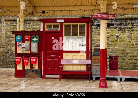 Cabane Old Fashioned Station Masters à Bury Bolton Street Station, Bury, Greater Manchester. Banque D'Images