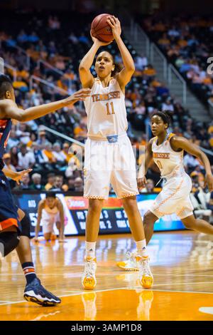 20 février 2014 - Knoxville, TN, États-Unis - 20 février 2014 :Cierra Burdick #11 des Tennessee Lady Volunteers tire sur la balle pendant le match de basket-ball de la NCAA entre les Lady vols de l'Université du Tennessee et les Auburn Tigers à Thompson-Boling Arena à Knoxville, TN(crédit image : © photographe :Tim Gangloff/Cal Sport Media/ZUMAPRESS.com) Banque D'Images