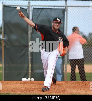 20 février 2014 - Jupiter, FL, USA - le lanceur Miami Marlins Jose Fernandez lance lors d'un entraînement de printemps au Roger Dean Stadium à Jupiter, Floride, le jeudi 20 février 2014. (Crédit image : © David Santiago/MCT/ZUMAPRESS.com) Banque D'Images