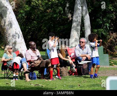 22 février 2014 - la, CA, États-Unis - Singer Seal regarde ses enfants jouer au football dans un parc de Brentwood le 22 février 2014 à LOS ANGELES (crédit image : © Niko/Ace Pictures/ZUMAPRESS.com) Banque D'Images