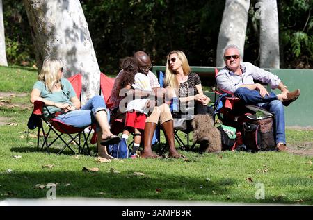22 février 2014 - la, CA, États-Unis - Singer Seal regarde ses enfants jouer au football dans un parc de Brentwood le 22 février 2014 à LOS ANGELES (crédit image : © Niko/Ace Pictures/ZUMAPRESS.com) Banque D'Images