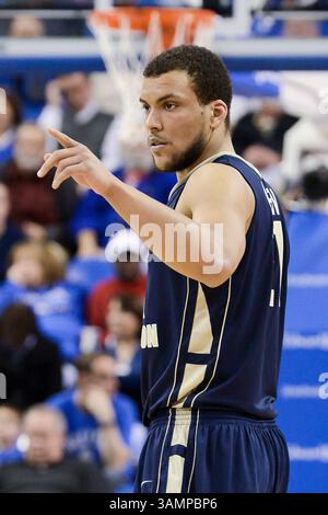 22 fév. 2014 - formé Louis, Missouri, U. S - L'attaquant de George Washington KEVIN LARSEN (21) lors d'un match de saison régulière entre l'Université Louis et George Washington à la Chaifetz Arena in nouveaux Louis où Louis a battu George Washington 66-59 (crédit image : © Richard Ulreich/ZUMAPRESS.com) Banque D'Images