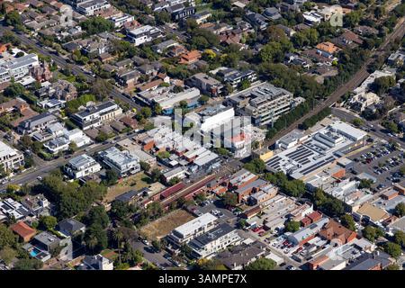 Vue aérienne du beau quartier résidentiel avec des rues organisées et de la verdure, Brighton, Australie. Banque D'Images
