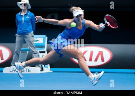 19 janvier 2014 - Melbourne, Victoria, Australie - 19 janvier 2014 : 9e Seed Angelique KERBER (GER) en action dans un match de 4e ronde contre la 28e Seed Flavia PENNETTA (ITA) le jour 7 du tournoi de tennis de grand chelem de l'Open d'Australie 2014 au Melbourne Park à Melbourne, Australie. Sydney Low/Cal Sport Media(image crédit : © Sydney Low/Cal Sport Media/ZUMAPRESS.com) Banque D'Images