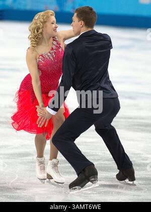 8 février 2014 - Sotchi, RUS - les Russes Ekaterina Bobrova et Dmitri Soloviev se produisent pendant le programme de danse courte de danse sur glace en paires au Palais de patinage Iceberg aux Jeux olympiques d'hiver de Sotchi, Russie, samedi 8 février, 2014. (crédit image : © Harry E. Walker/MCT/ZUMAPRESS.com) Banque D'Images