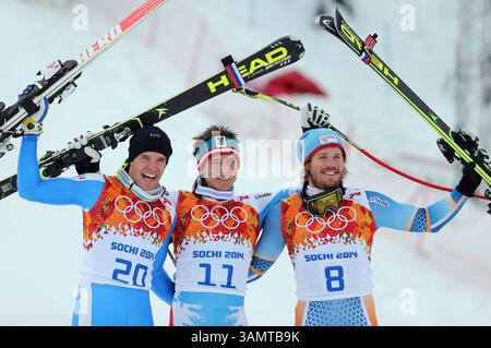 9 février 2014 - Sotchi, RUS - le médaillé d'argent Christof Innerhofer (de gauche à droite), d'Italie, le médaillé d'or Matthias Mayer, d'Autriche et le médaillé de bronze Kjetil Jansrud, de Norvège, célèbrent la descente de ski alpin masculin au Centre alpin Rosa Khutor pendant les Jeux olympiques d'hiver de Sotchi, Russie, le dimanche 9 février 2014. (Crédit image : © Brian Cassella/MCT/ZUMAPRESS.com) Banque D'Images