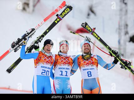 9 février 2014 - Sotchi, RUS - le médaillé d'argent Christof Innerhofer (de gauche à droite), d'Italie, le médaillé d'or Matthias Mayer, d'Autriche et le médaillé de bronze Kjetil Jansrud, de Norvège, célèbrent la descente de ski alpin masculin au Centre alpin Rosa Khutor pendant les Jeux olympiques d'hiver de Sotchi, Russie, le dimanche 9 février 2014. (Crédit image : © Brian Cassella/MCT/ZUMAPRESS.com) Banque D'Images