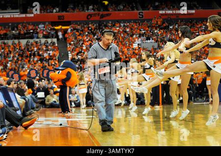 15 février 2014 - Syracuse, NY, États-Unis - 15 février 2014 : Syracuse University a battu North Carolina State 56-55 dans un match ACC au Carrier Dome à Syracuse, NY. (Crédit image : © Alan Schwartz/Cal Sport Media/ZUMAPRESS.com) Banque D'Images