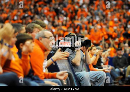 15 février 2014 - Syracuse, NY, États-Unis - 15 février 2014 : Syracuse University a battu North Carolina State 56-55 dans un match ACC au Carrier Dome à Syracuse, NY. (Crédit image : © Alan Schwartz/Cal Sport Media/ZUMAPRESS.com) Banque D'Images