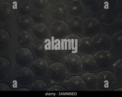 Vue aérienne d'un vignoble sans feuilles avec les murs de pierre typiques pour protéger les plantes dans la région viticole de la Geria, Lanzarote, Espagne. Banque D'Images