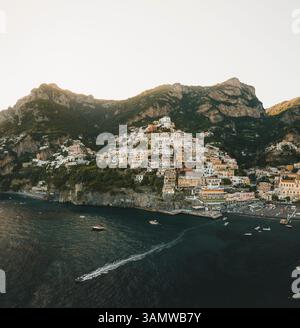 Vue aérienne panoramique de Positano, Naples, Italie. Banque D'Images