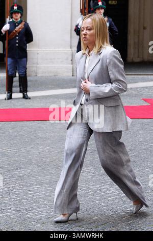 Rome, Italie. 14 avril 2025. La première ministre Giorgia Meloni au Palazzo Chigi lors de la rencontre avec le premier ministre du Royaume de Norvège Jonas Gahr Støre, Rome, lundi 14 avril 2025 (photo de Roberto Monaldo/LaPresse) crédit : LaPresse/Alamy Live News Banque D'Images