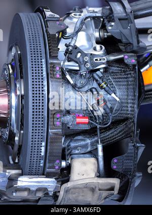 15 mars 2014 - Melbourne, Victoria, Australie - ensemble de frein avant droit de la voiture de Sebastian Vettel lors des essais 3 le troisième jour du Grand Prix australien de formule 1 2014, Melbourne, Australie. (Crédit image : © Theo Karanikos/ZUMAPRESS.com) Banque D'Images