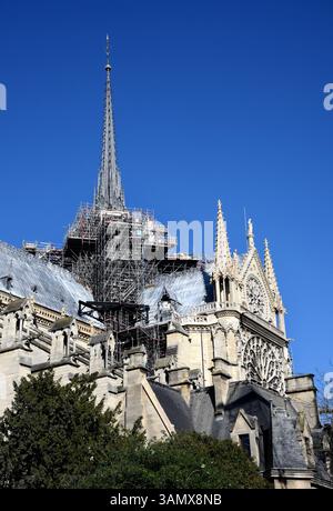 Paris, France. 14 avril 2025. Illustration de notre Dame de Paris, réouverture pour les parisiens et les touristes. A Paris, France le 12 avril 2025 photo Alain Apaydin/ABACAPRESS. COM Credit : Abaca Press/Alamy Live News Banque D'Images